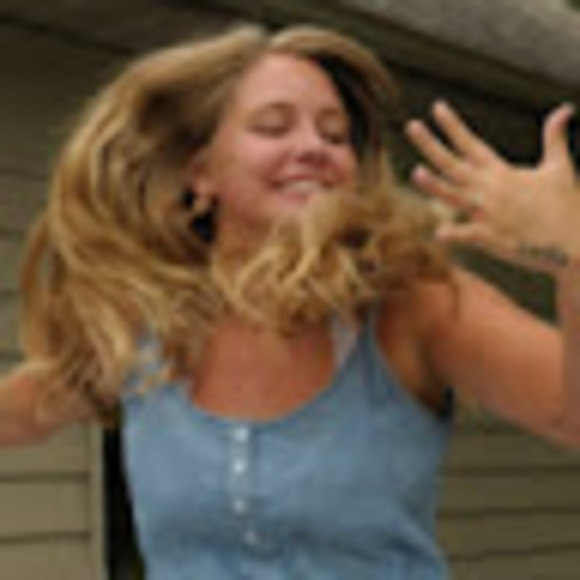 Meet your Posher, Carly - Picture 1 of 1